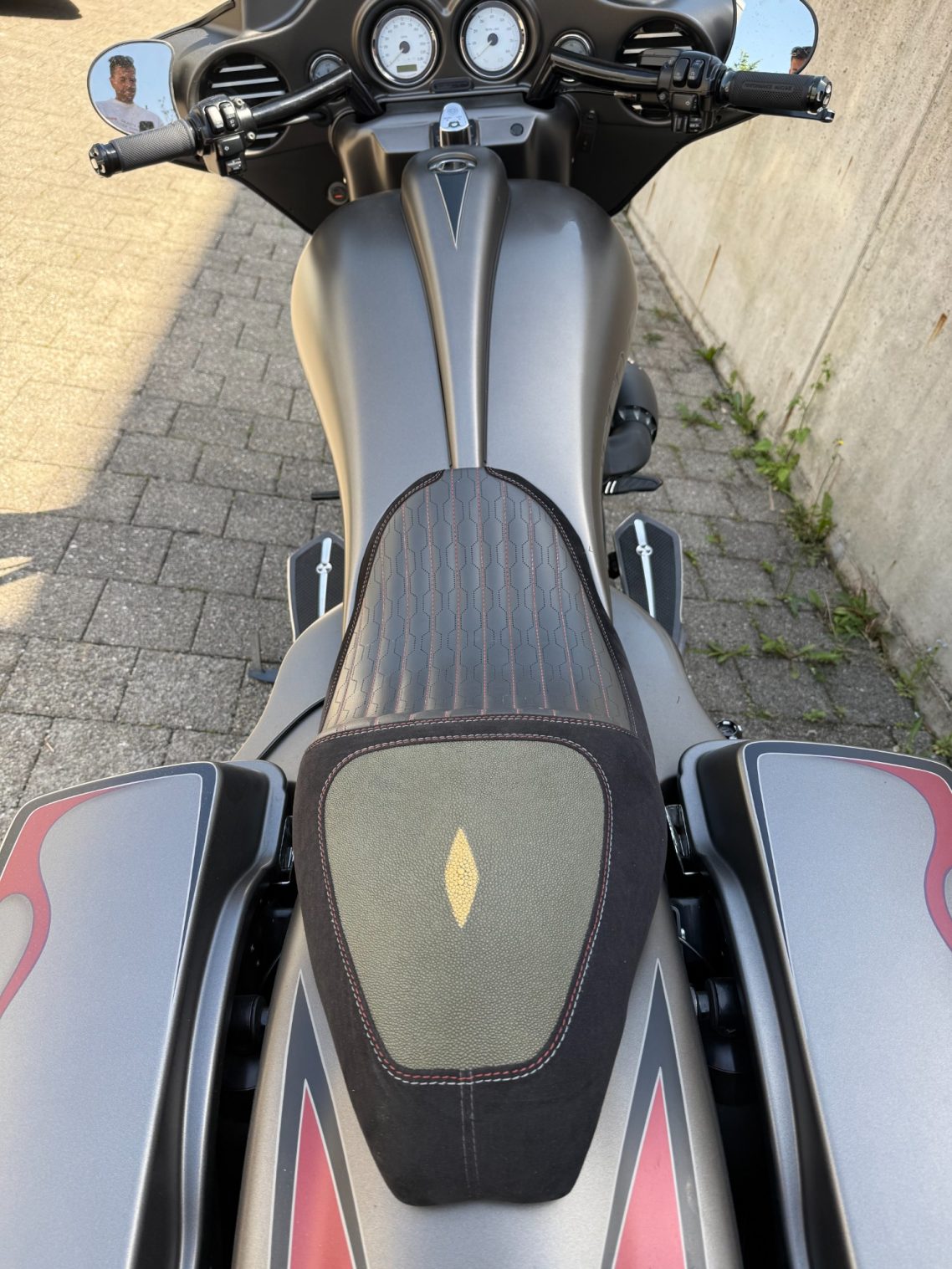 Harley-Davidson Streetglide Sitzbank mit Lederkombination, Nappaleder-Rochenhaut-Alcantara