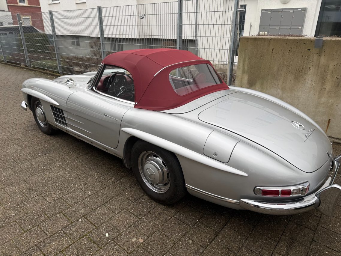 Mercedes-Benz 300 SL Cabriolet, Innenausstattung und Cabrioverdeck